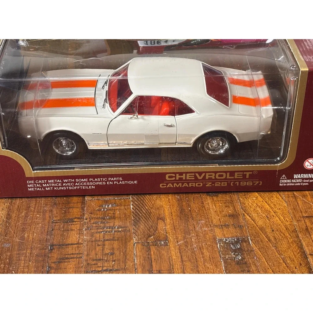 Road Legends 1967 Chevy Camaro Z-28 Diecast Metal 1:18 Car New White Orange